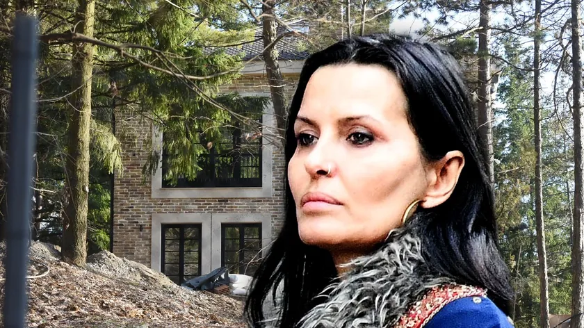 Elena Karaman ormanının ortasında bir ev inşa etti "Avlunda ritüeller yapıyor"