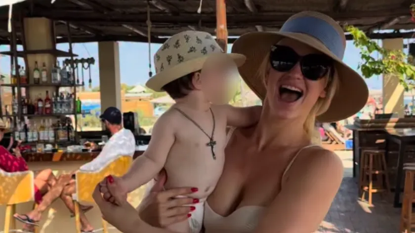 Anja Mit, Bebeyle Tatil Hayatının Gerçek Yüzünü Gösterdi