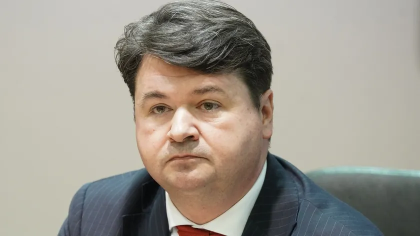 Sırbistan Anayasa Mahkemesi Başkanı Petrov Paskalya'yı kızıyla kutlarken oğlundan bahsetti