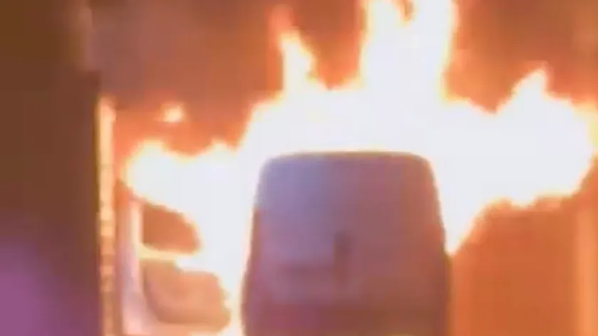Žablju'da bir araç tamamen yanmıştır.