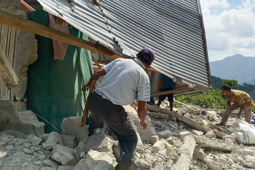 Indonezya'da meydana gelen depremde en az 47 kişi hayatını kaybetti.