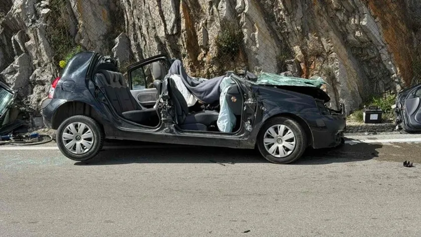 Karadağ'da Kamyon ile Otomobil Çarpıştı Bir Kişi Hayatını Kaybetti Kaza Nedeni Araştırılıyor