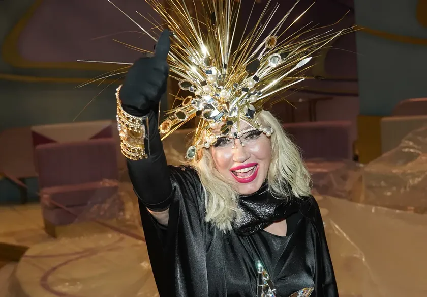 Sırbistan'da Şarkıcı Nada Topčagić Konteynerde 15 Bin Avroluk Tablo Buldu