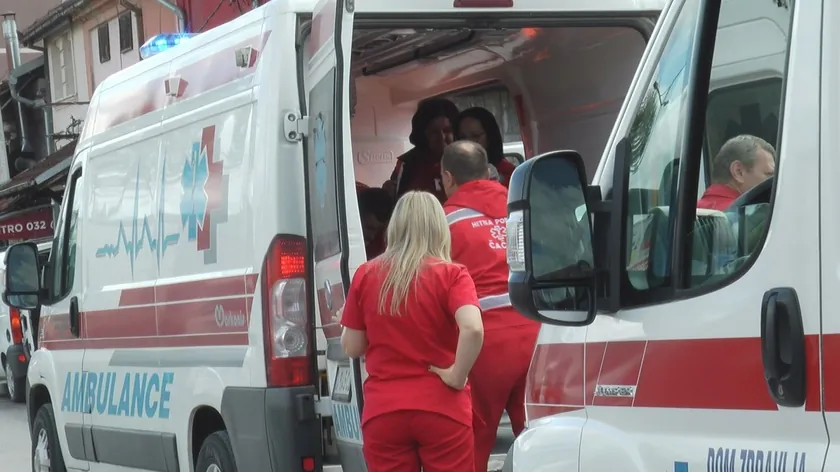 Ivanjica'da bir dramatik olay Bojan strşlen tarafından ısırıldı, anında müdahale sayesinde hayati tehlike atlatıldı.