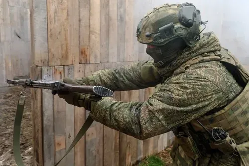 Krim'de Rus asker bir grup arkadaşını ve sonra da sivil halkı vurdu.