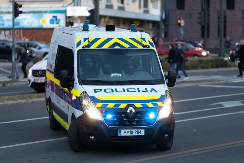 Slovenya'da bir polis memuru veledin suçlamaları
