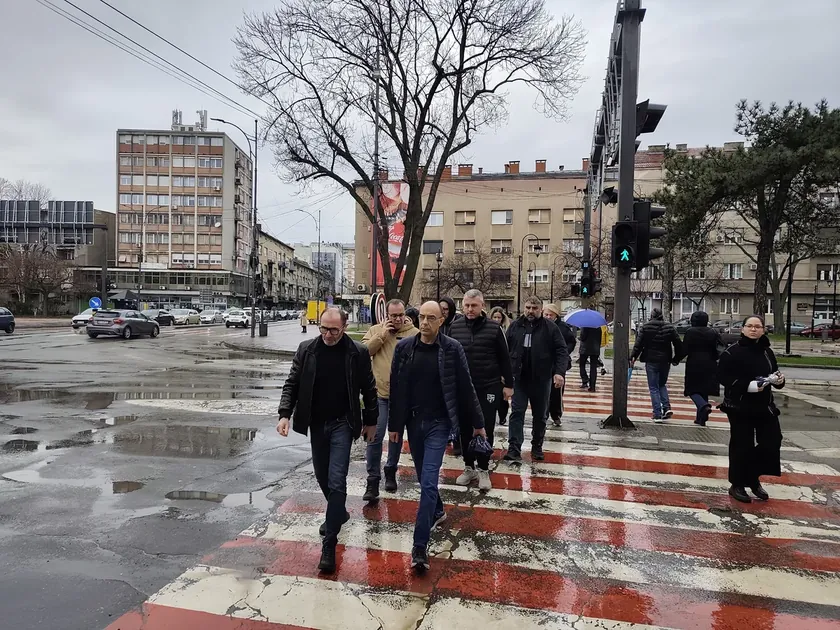 Sırbistan Niş'te cinayet davası başladı, mağdur aileleri duruşmaya alınmadı.