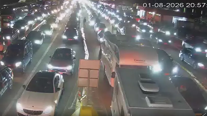 Sırbistan sınırlarında yoğunluk Hem giriş hem de çıkışlarda saatlerce bekleme