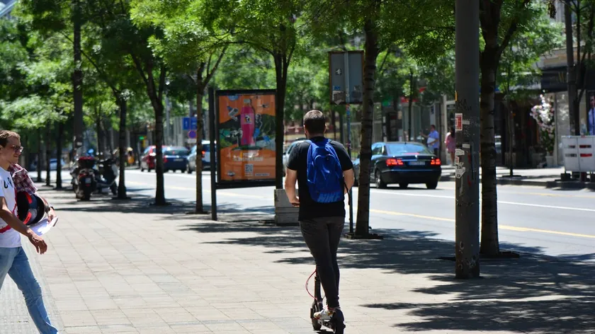 Sırbistan'da Novi Sad Bisiklet Yollarında Elektrikli Scooter Sorunu Artıyor