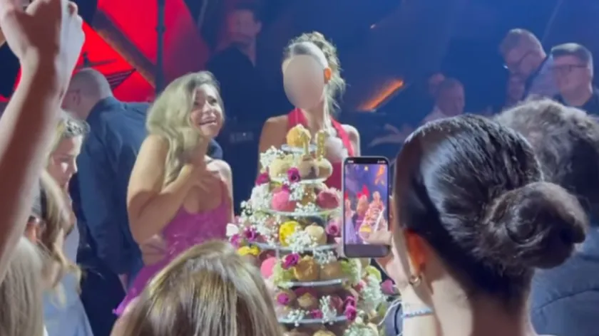 Pink'in en genç yıldızının 18. yaşını kutlaması büyük bir gala ile gerçekleştirildi.