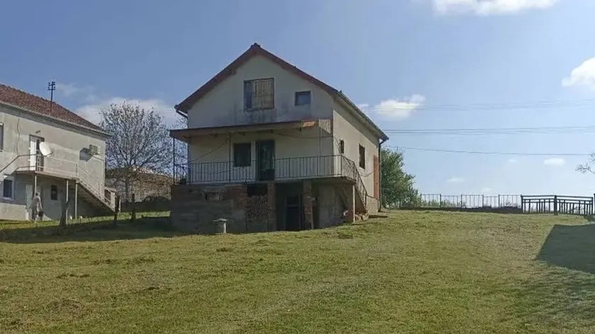 Fruška Gori'nde 27.000 Euro'ya Eviniz! 71 Metrekare ve Büyük Bir Alan Şehir Suyu ve Kuyu Var