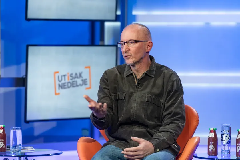 Sırbistan'da Dejan Ilić, öğrenci ve muhalefet için seçim görevlisi sayısının önemini belirtti.