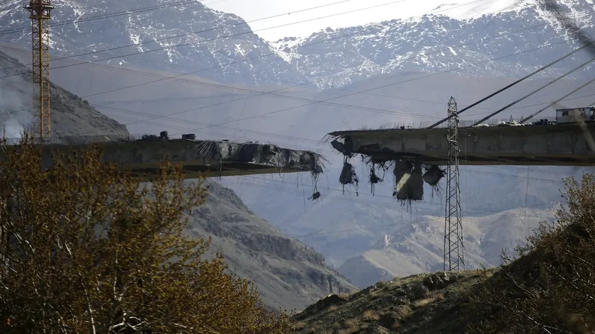 İran Karaj'da Amerika Saldırıları Köprüyü Vurdu Çok Sayıda Can Kaybı Yaşandı