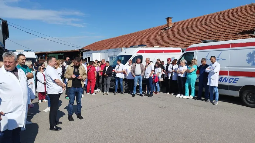 Gračanica'da Sırp Eğitim ve Sağlık Kurumu Yetkililerinin Tutuklanması Protestoları Sürüyor