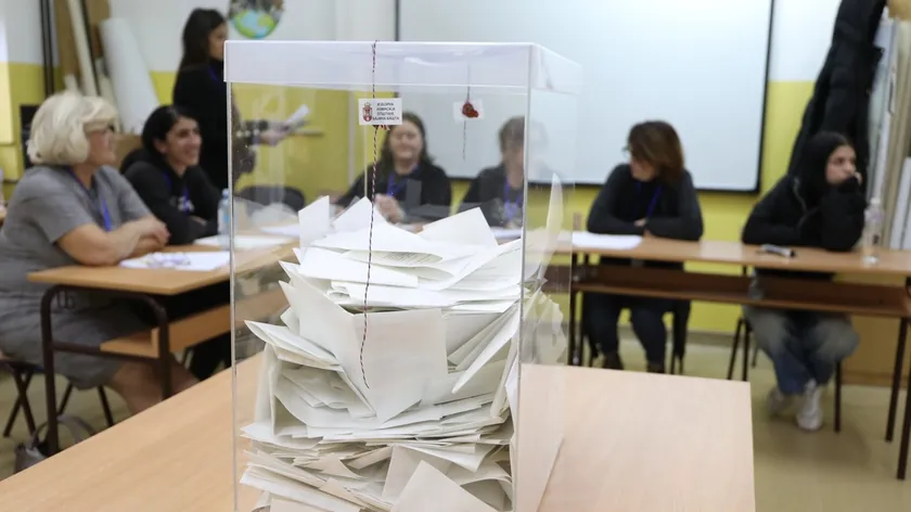 Sırbistan 25 Ekim'de yeniden seçimlere gidecek.