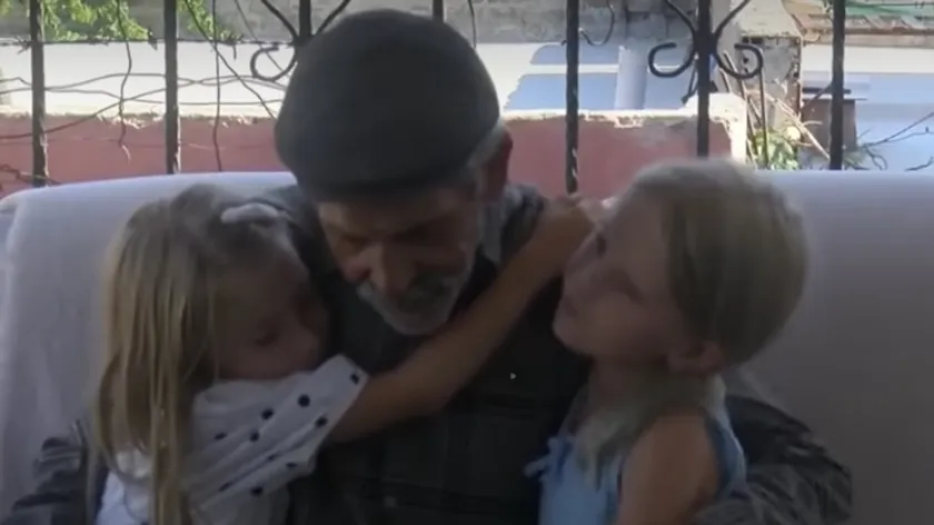 Sırp bir çift 34 yıl sonra ikiz kız çocuğu sahibi oldu.