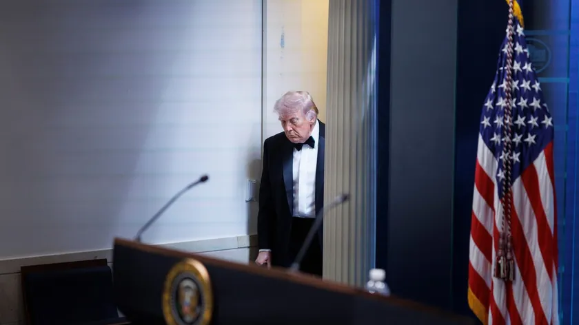 ABD Başkanı Donald Trump Yıllık Sağlık Kontrolüne Gidecek, Gizemli Lekeler Gündemde