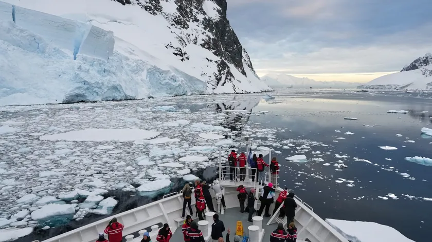Antarktika'daki araştırma istasyonları farklı pozisyonlar için yüksek maaşla personel arıyor