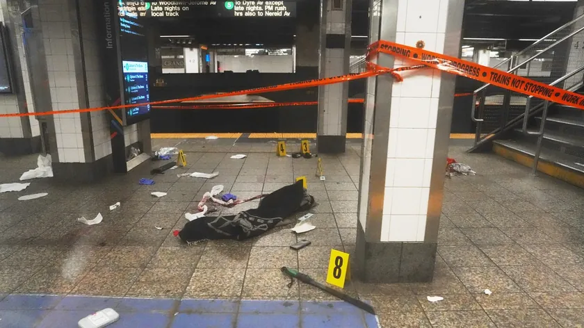 New York'ta Maçeteli Saldırı Üç Kişiyi Yaraladı Polis Saldırganı Öldürdü