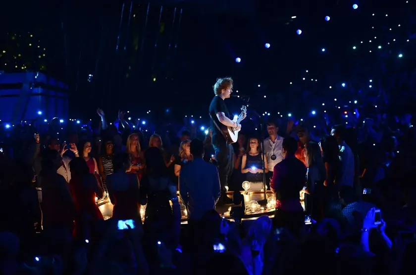 Ed Sheeran zorlu hayat mücadelesinin ardından küresel bir yıldız oldu, Sırbistan'da sahne aldı.