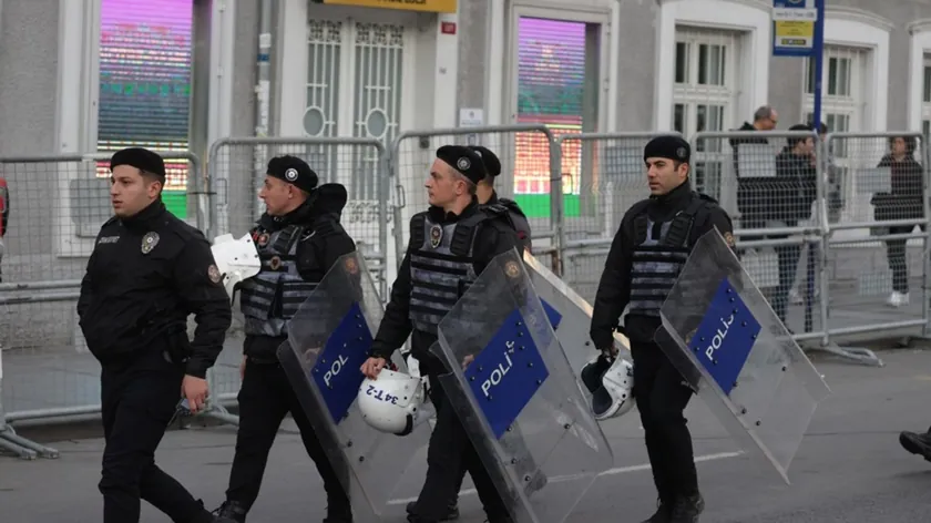 Türkiye'nin Çeşitli Yerlerinde NATO ve ABD Karşıtı Protestolar Düzenlendi, Yüzden Fazla Kişi Gözaltına Alındı
