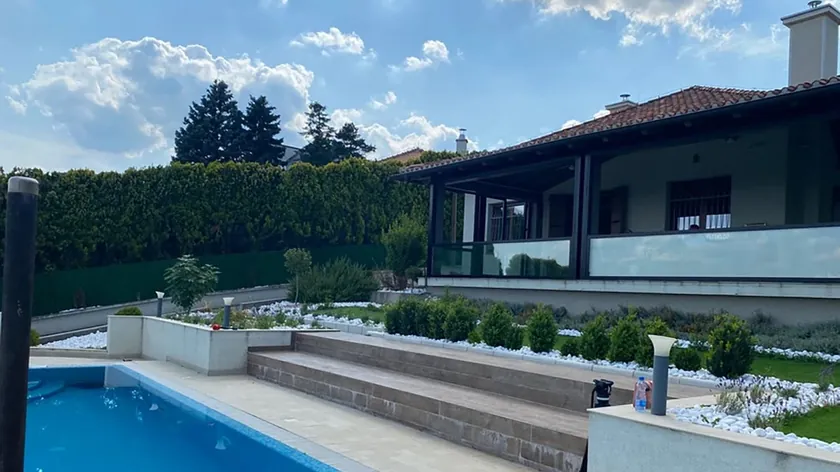 Sırp televizyon sunucusu Jovana Jeremić'in eski sevgilisiyle olan ilişkilerinden sonraki hayatı hakkında konuştu.