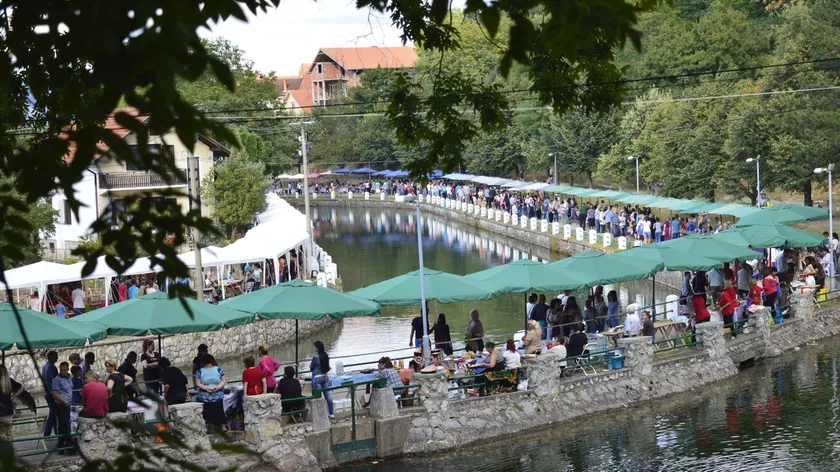 10.000 nüfuslu Gradić'i 60.000 misafir ağırlayacak "Dani banice" rekorları kırdı