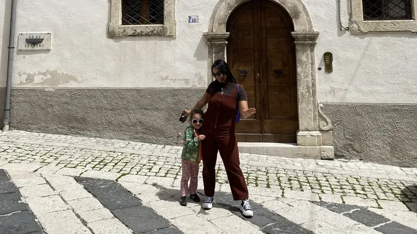 ABD'li Çift İtalya'ya Taşınarak Daha Sakin ve Uygun Maliyetli Bir Hayat Buldu