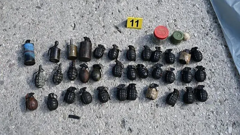 Sırbistan polisi Zenica yakınlarında büyük miktarda silah ve patlayıcı madde buldu.