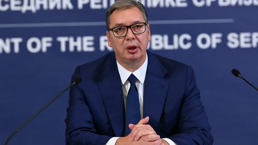 Sırbistan Cumhurbaşkanı Aleksandar Vučić vatandaşlara "Geleceğin kimlerin elinde olacağına endişelenin" dedi.