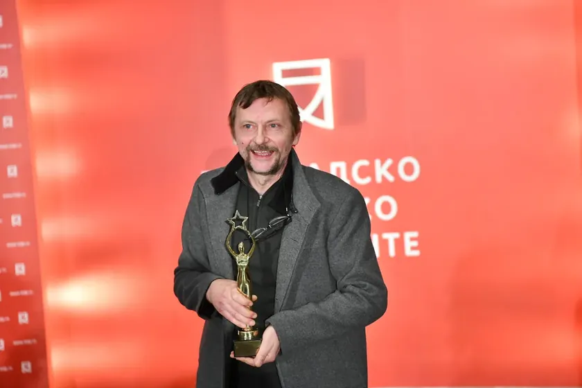 Belgrad Dram Tiyatrosu'nda Jovo Maksić'e oyunculuk kariyeri için Tatjana Lukjanova ödülü verildi.