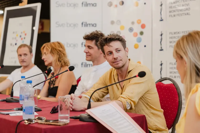 Sırbistan'da çekilen ve Pul Film Festivali'nde Altın Arena ödülünü kazanan yeni film "Koke", Karadağ'da da gösterime girdi.