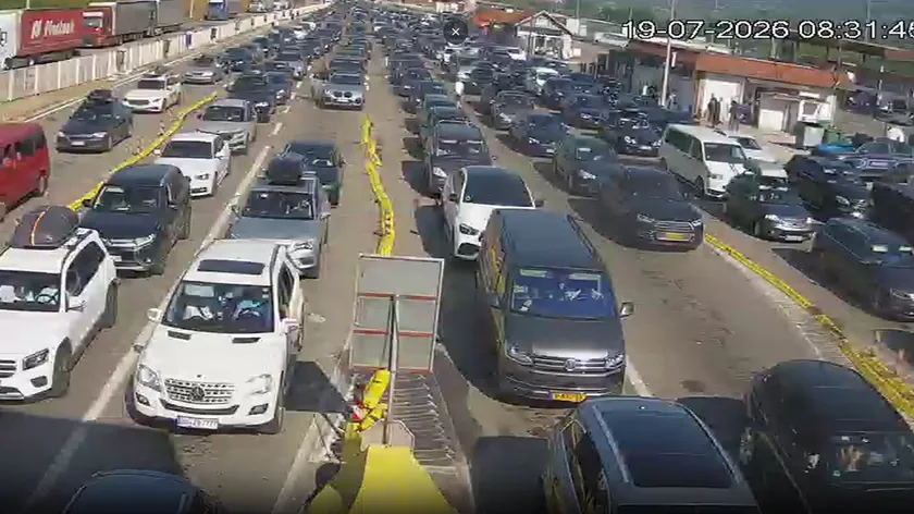 Sırbistan'daki bazı sınır geçişlerinde yoğun trafik yaşanıyor.