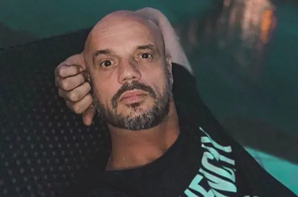 Sırp şarkıcı Boban Rajović İstanbul'da trafik yüzünden polis eşliğinde konserine yetişti.