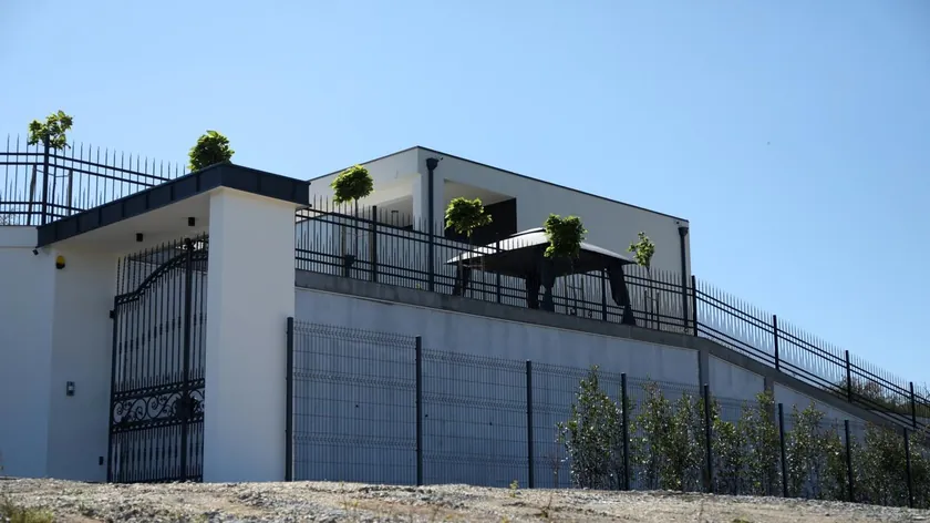 Estradna çift Marta Savić ve Mile Kitić Avala'da lüks bir villa inşa ettiler.