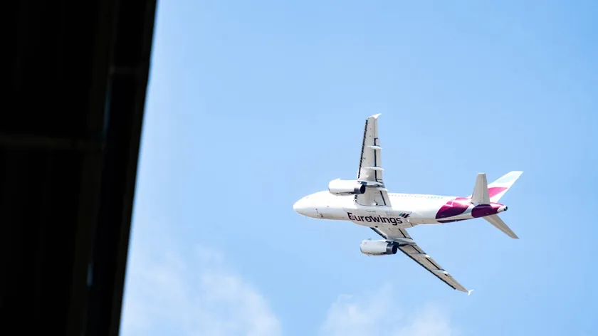Jurovings Erbas A320 uçuşunda bir yıldırım düşmesi sonucu panik yaşandı.