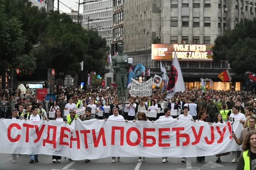 Sırbistan'da öğrenci blokları büyük bir bisiklet turuna çıkacak.