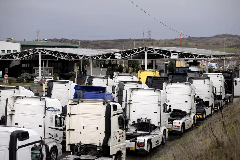 Severne Makedonya'da Nakliyecilerin Protestolarına Destek Verildi