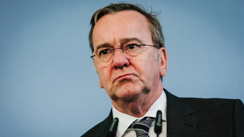 Almanya Savunma Bakanı Ortadoğu'daki savaşı dünya ekonomileri için felaket olarak değerlendirdi