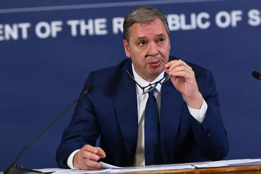 Sırbistan Cumhurbaşkanı Aleksandar Vučić'in antirejim oylanmasını dağıtma planının başarısız olduğu bildirildi.