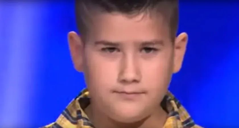 Sırbistan'da bir çocuk şarkı söylediği için viral oldu