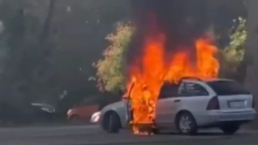 Novo Beograd'da Araç Tam Olarak Yanmış (Foto, Video)