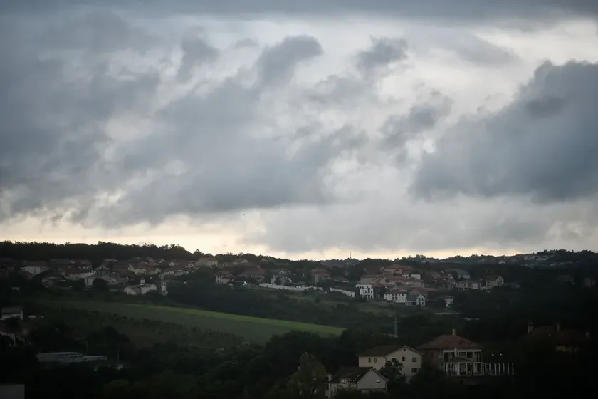 Sırbistan ve Belgrad'da Pazartesi günü hava sıcaklıkları yükseliyor, gece yağmur bekleniyor