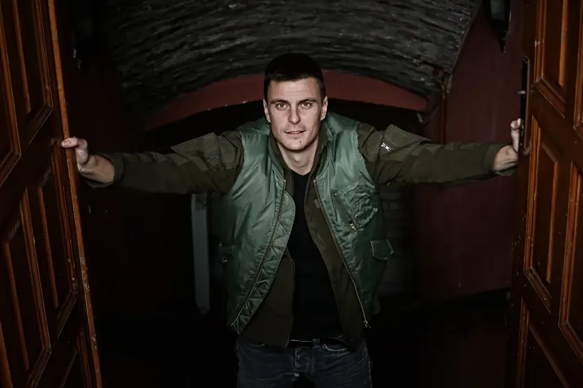 Sırp oyuncu Vuk Kostić'in eski bir fotoğrafı ortaya çıktı Hangi ünlü oyuncularla birlikte okuduğunu gösteriyor