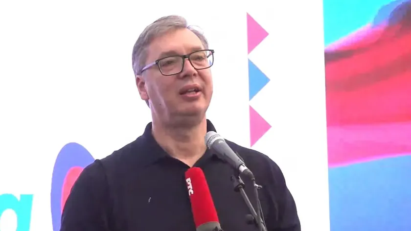 Sırbistan Cumhurbaşkanı Aleksandar Vučić Vladimirovcima'da halkla görüştü.