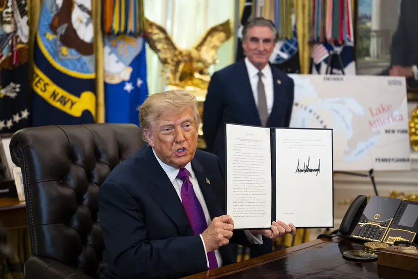 Birçoğunluğu Amerikanca Donald Trump'ın Ontario Gölü'nü yeniden adlandırma kararına karşı çıktı.