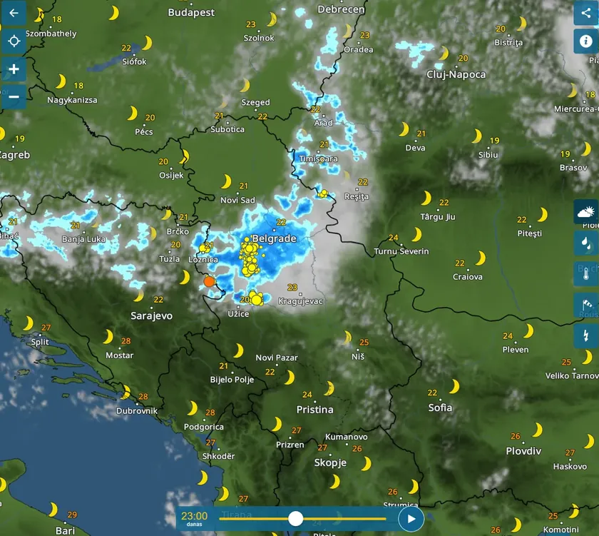 Sırbistan'da meteorologların uyarısı üzerine ülkeye ulaşan fırtına hakkında radar görüntüleri gösteriyor.