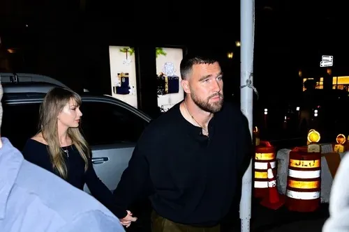 Tejlor Swift ve Travis Kelsi evliliklerinin ardından ilk kez halka açıklandı.