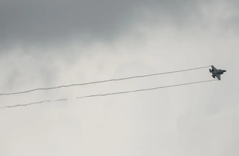 ABD F-35 Savaş Uçağı Orta Doğu Üssüne İran'dan Gelen Ateşle Acil İniş Yaptı