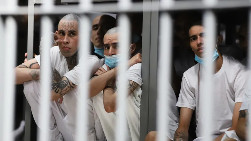 El Salvador'da 12-18 yaş arası çocuklara müebbet hapis cezası onayı verildi